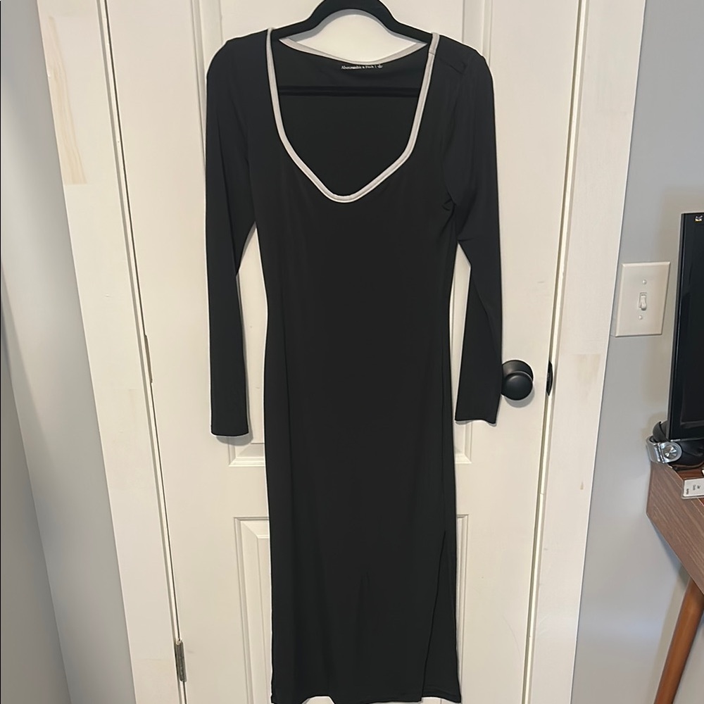 Abercrombie & Fitch Black Sheath Dress with Scoop Neck Long Sleeves